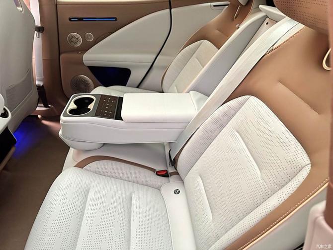 19082102c92958f6e30653.jpg image005.jpg