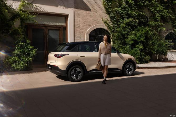 0408324555447ee8d90105.jpg image003.jpg