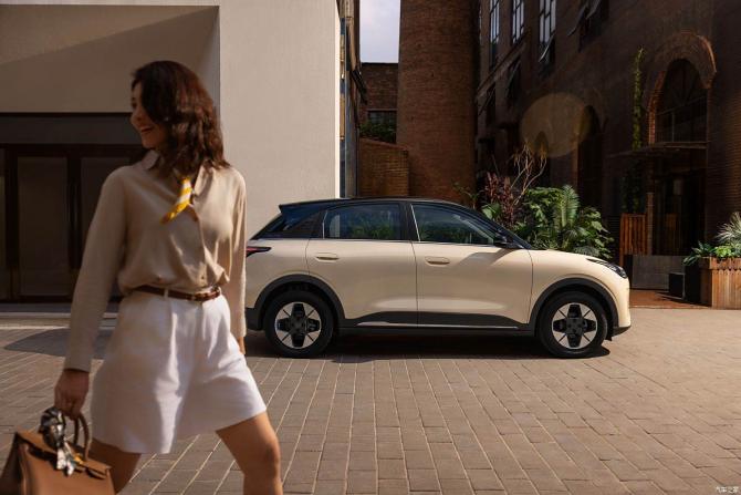 0408324857395a0e284505.jpg image002.jpg