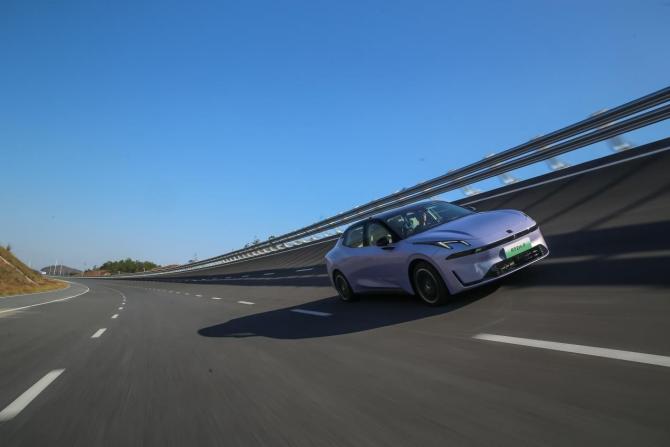 領(lǐng)克07 EM-P 饋電工況194碼高環(huán)連跑60分鐘，沒失速 能耗也不錯