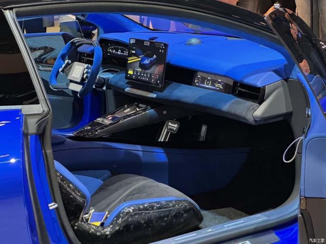 23111834c04ce2c69c8299.png 隨著2025上海車展開幕4268.png