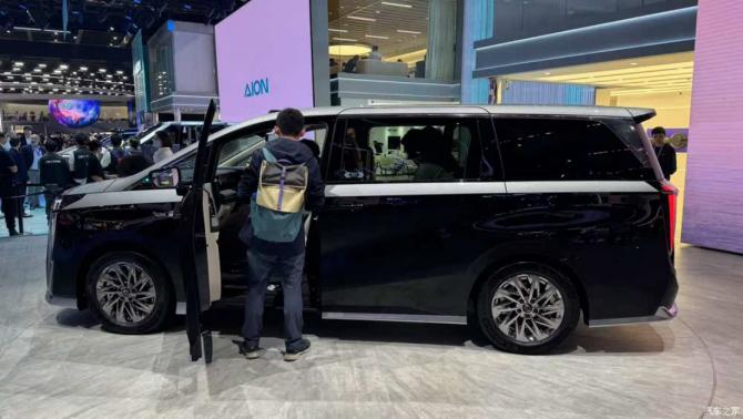 24090432eeabded44b9080.png 隨著2025上海車展開幕906.png