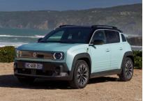 年內(nèi)海外上市/增淺綠色車(chē)漆 雷諾4 E-Tech官圖