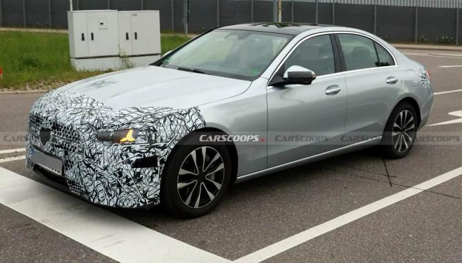 外觀調(diào)整/今年夏季發(fā)布 新款奔馳C級(jí)諜照