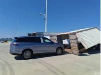 純電續(xù)航分160/170km 騰勢N8L實車諜照曝光