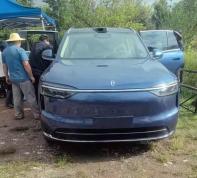 采用新家族外觀 新款問界M7無偽諜照曝光