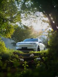 9月推出 問界M7黑白武士全新車身配色官圖