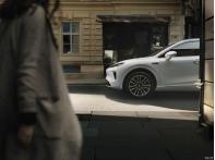 成都車(chē)展正式亮相 尚界H5陶瓷白車(chē)色官圖