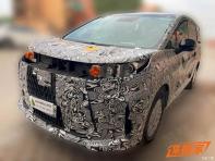 或明年發(fā)布/配大尺寸進氣格柵 享界MPV諜照曝光