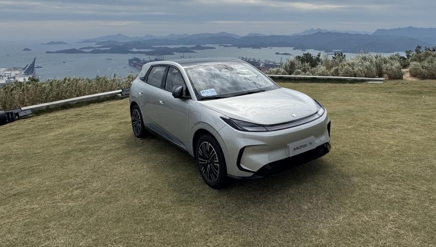 內(nèi)部空間優(yōu)秀 底盤操控有驚喜——極狐T1車型試駕